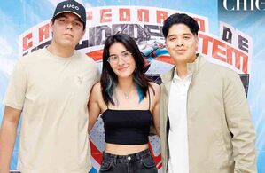 CARLOS BONILLA, XIMENA RIVERA Y SAULO GRACIANO estuvieron presentes en el primer Torneo VEX Robótica y STEM en el IEST Anáhuac