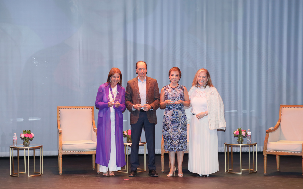 Marinela Servitje, Federico Garza, Marta Sahagún de Fox y Liliana Melo de Sada / Foto: Omar Valdez