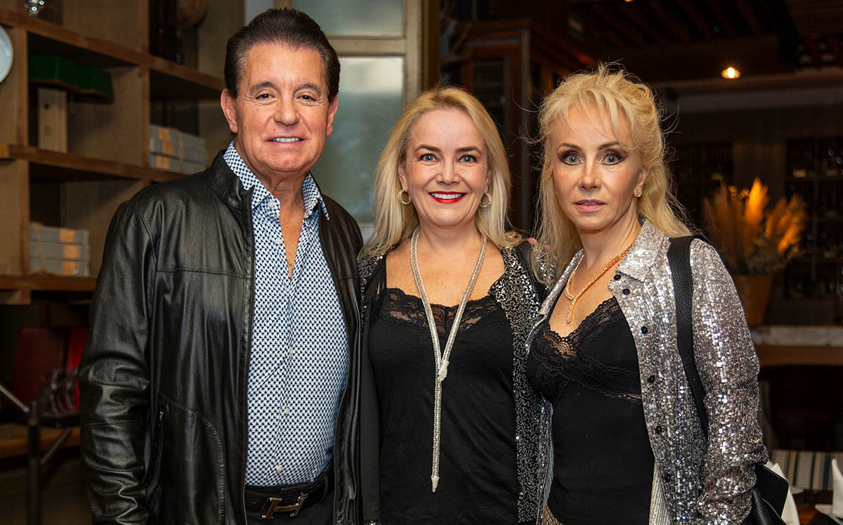 Rogelio Villanueva, Yise Fajardo y Ariana Fajardo