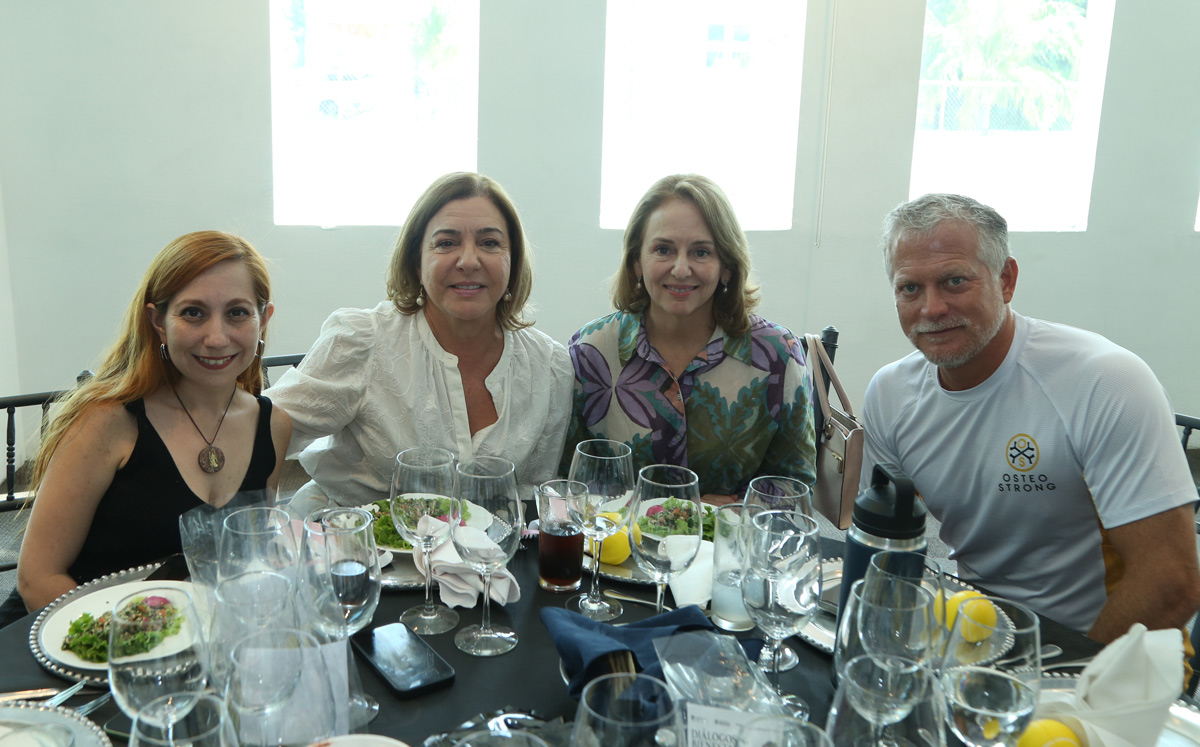 Claudia Tercero, Cristina Canavati, Tutuy Escámez y Francisco Moncayo / Foto: Omar Valdez