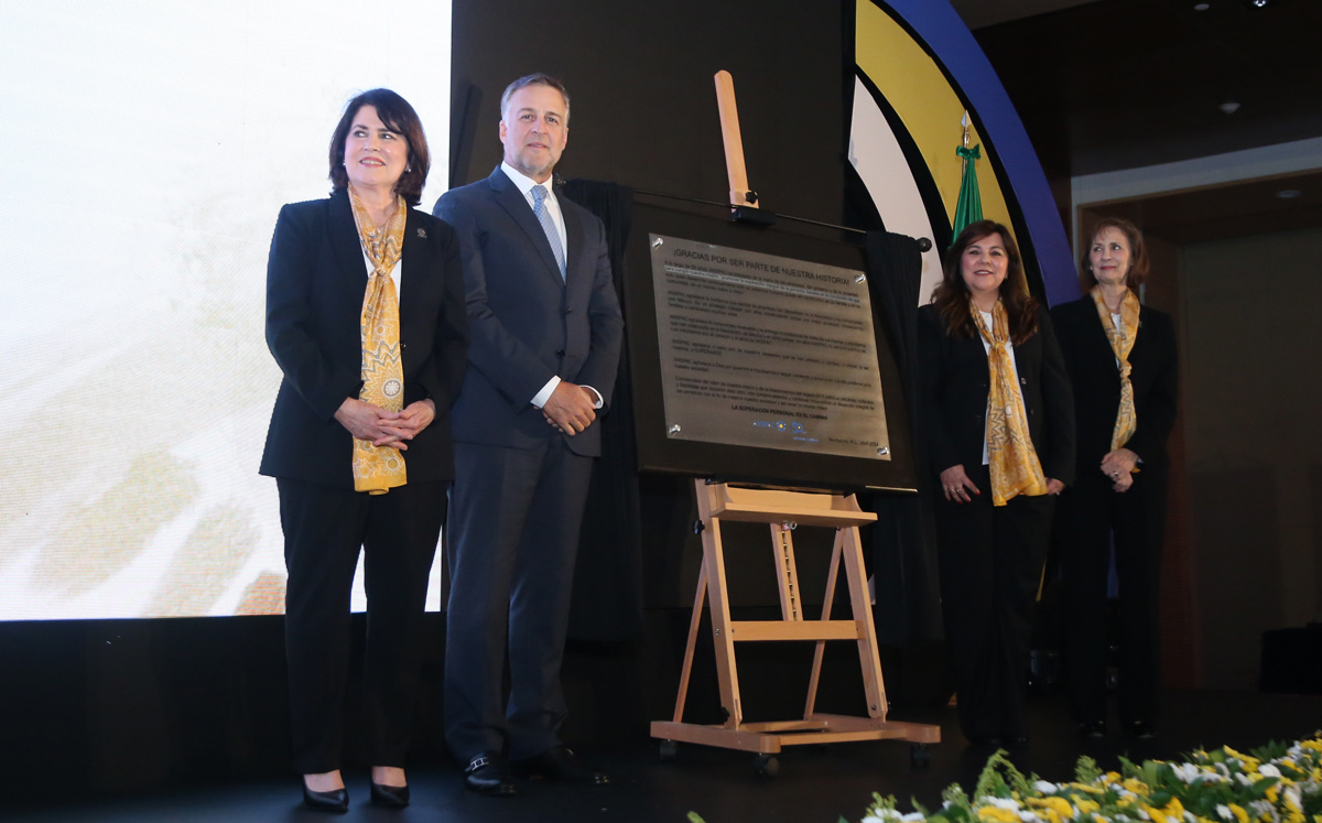 Develación de la placa / Foto: Roberto Alvarado