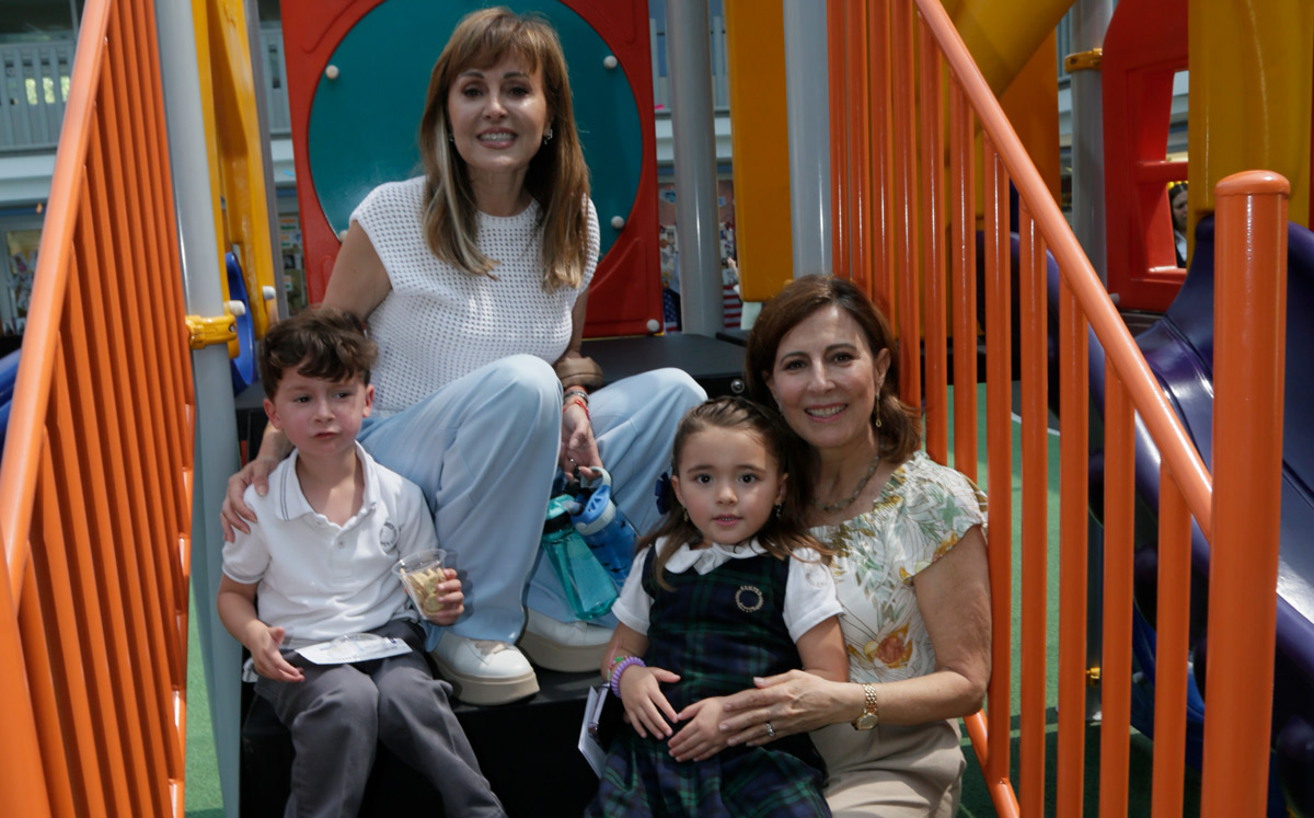Ivette de Ferrara, Iván Ferrara, Bicha de Cueva y Raquel Cueva / Foto: Roberto Alvarado