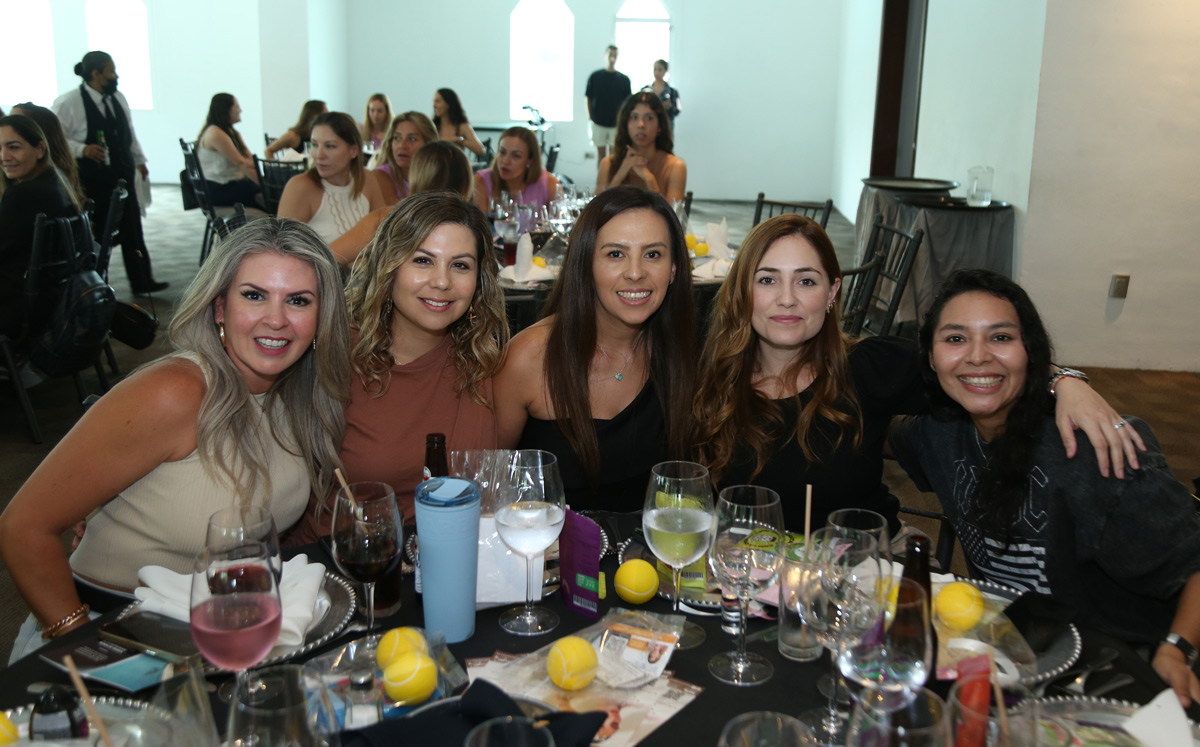 Mayra Mata, Estefanía González, Nancy López, Debora Pierce y Carmen Garza / Foto: Omar Valdez