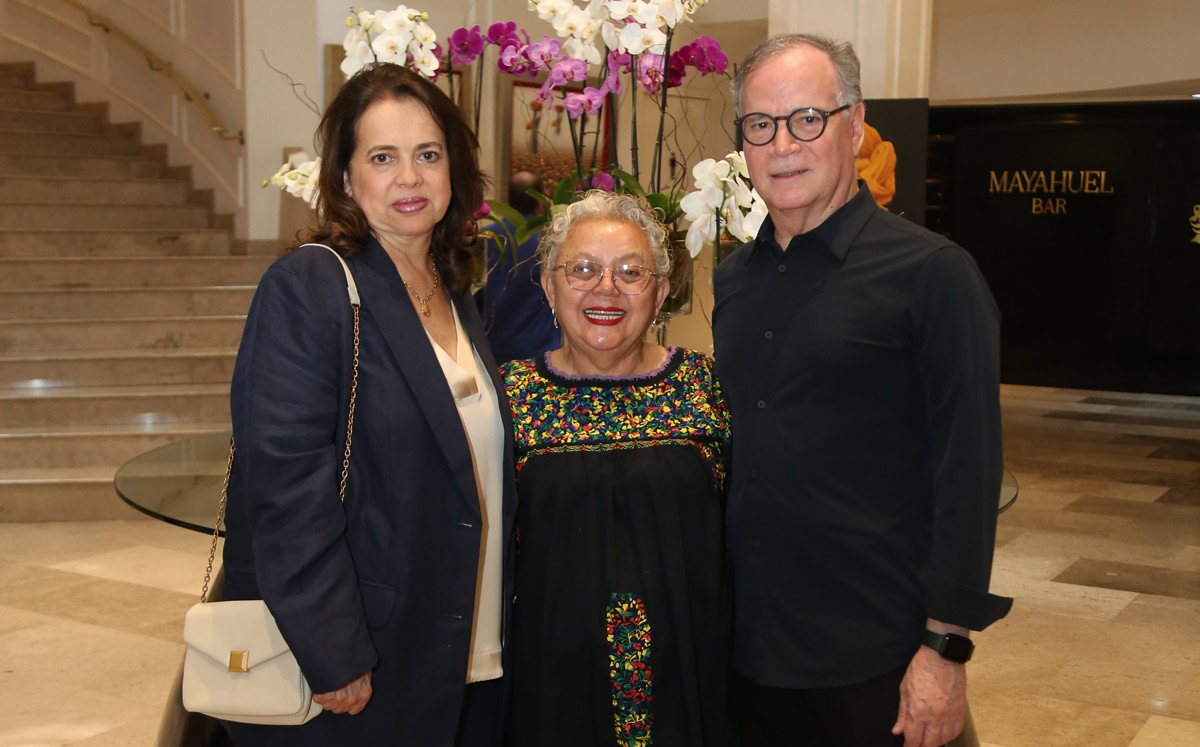 Pini Zambrano de Iturralde, Sabina Bandera y Luis Iturralde / Foto: Omar Valdez