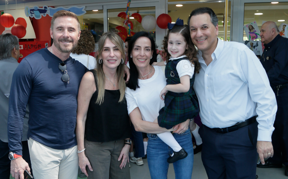 Ramiro Lozano, Sandra de Lozano, Marisa de Safi, Elena Lozano y Ricardo Safi / Foto: Roberto Alvarado