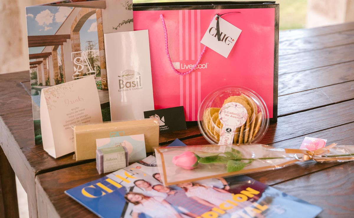 Las asistentes recibieron un kit especial de CHIC MOM