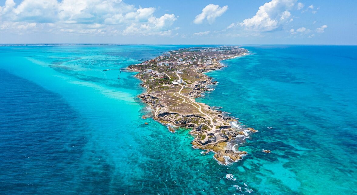 Este hotel te ofrece vistas increíbles que se mezclan con la selva verde de la isla. (Cortesía)