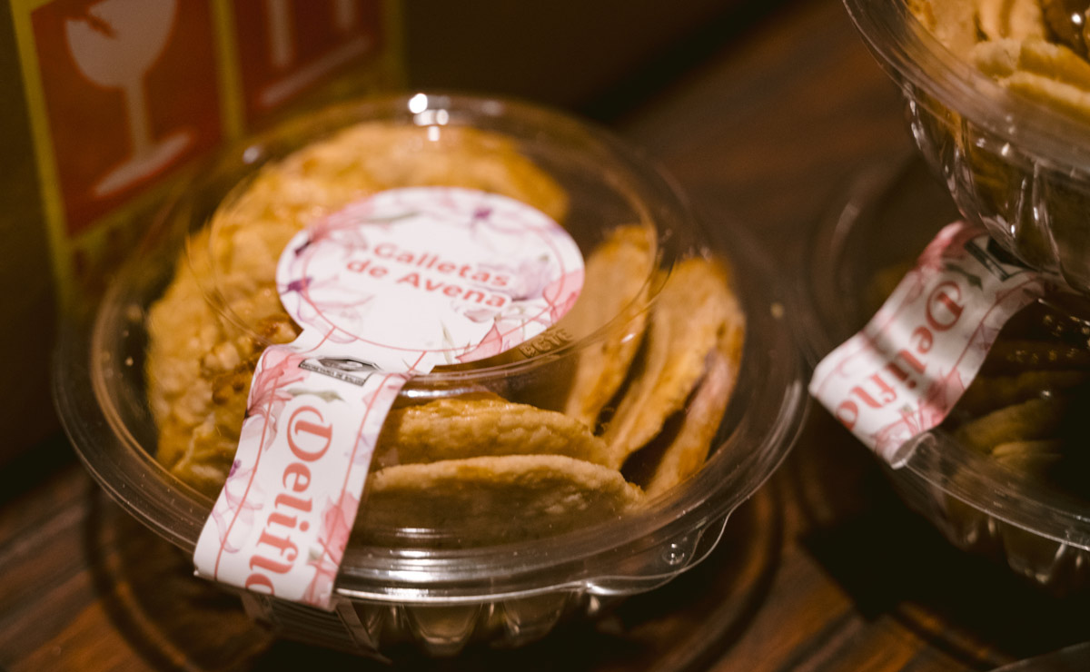 Las mamás recibieron domos de galletas de Deliflor