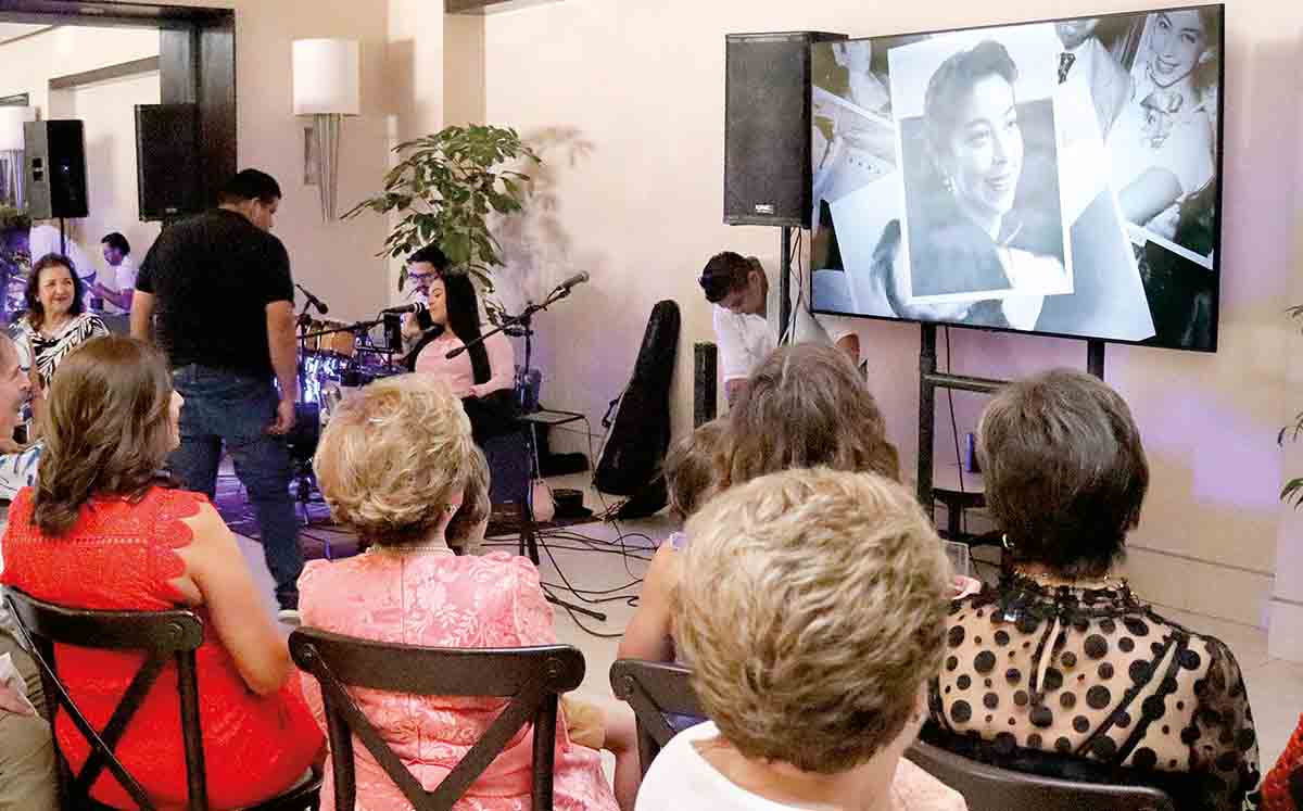 se proyectó un emotivo video a cargo de Fernando Lamelas, donde observamos fotos de ella, pasando por todas las etapas de su vida