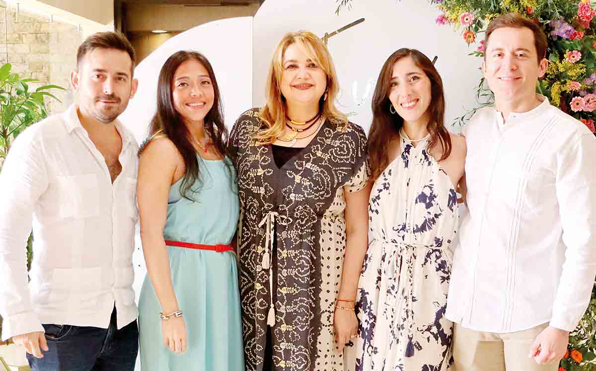 ALEJANDRO COLLADO, NANCY CASTAÑEDA, CLAUDIA FERNÁNDEZ, SANDRA HERNÁNDEZ, MARKO COLLADO llegaron con sus mejores outfits al festejo de Ivy