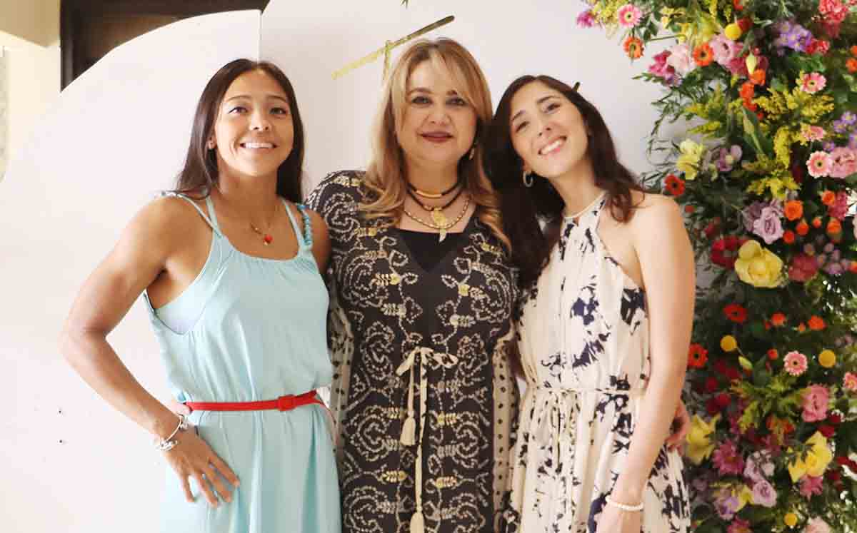 NANCY CASTAÑEDA, CLAUDIA FERNÁNDEZ, SANDRA HERNÁNDEZ degustaron de un delicioso pastel a cargo de Vero Salazar
