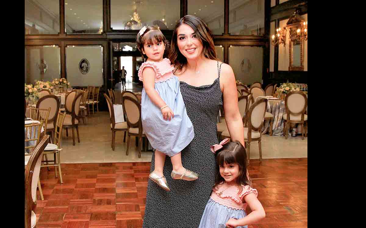 MARTINA SAAVEDRA, CYNTHIA C. CLEMENTE Y LORENZA SAAVEDRA llegaron en familia al festejo