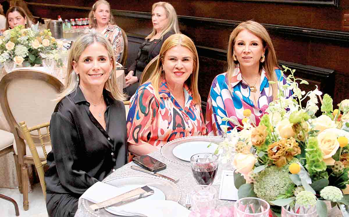 APATTY LOZANO, ROSY DE LLANES Y OLGA VALLADARES degustaron de lasaña a la boloñesa y mix de lechugas con frutos rojos