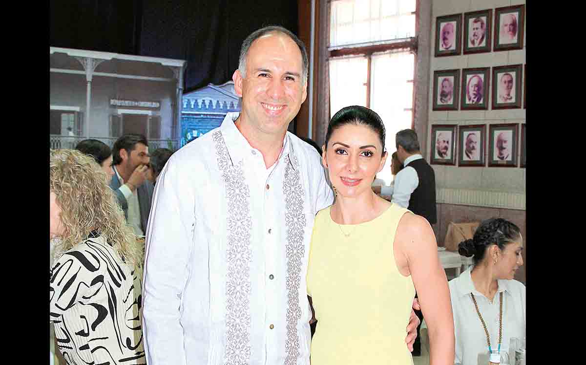JOSÉ ÁNGEL GARCÍA Y ZAIRA LOYOLA nos regalaron sus mejores sonrisas