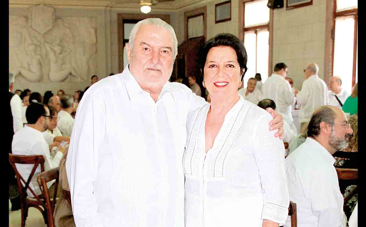 FERNANDO ALZAGA Y ELVIA HOLGUERA presentes en la entrega de medalla Fray Andrés de Olmos