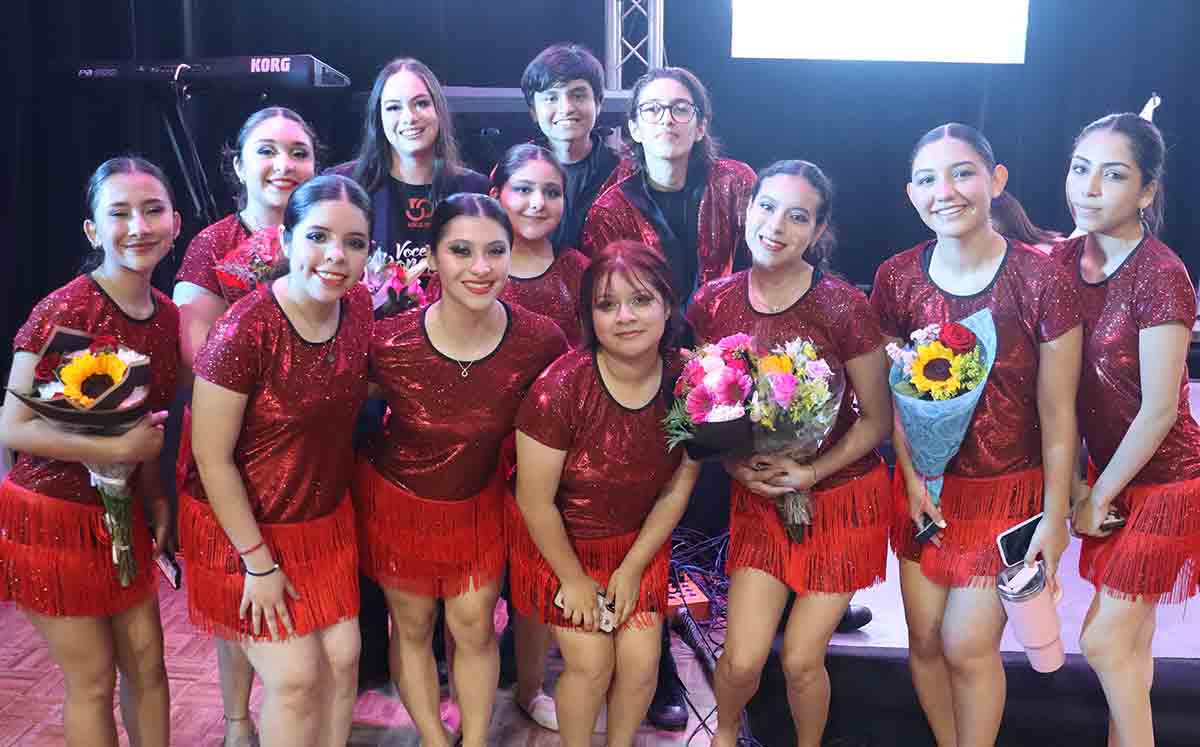 Participantes alegres de participar en la 23 edición de Voces en Concierto