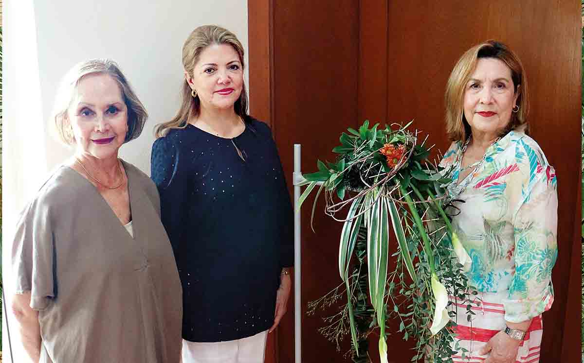 IRMA DE HAMELIUS, PATY DE SOLBES Y MARISOL DE VILLASANA nos regalaron sus mejores sonrisas
