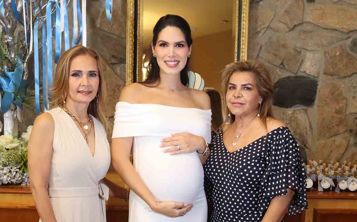 NORA MEJÍA, ARIANE DANIELA DE TURRUBIATES Y  REYNA LAURA DE TURRUBIATES llegaron con sus mejores outfits