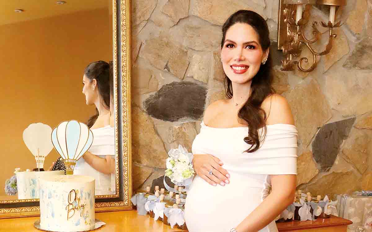 ARIANE DANIELA DE TURRUBIATES feliz de festejar el Baby Shower para su hijo Alessandro