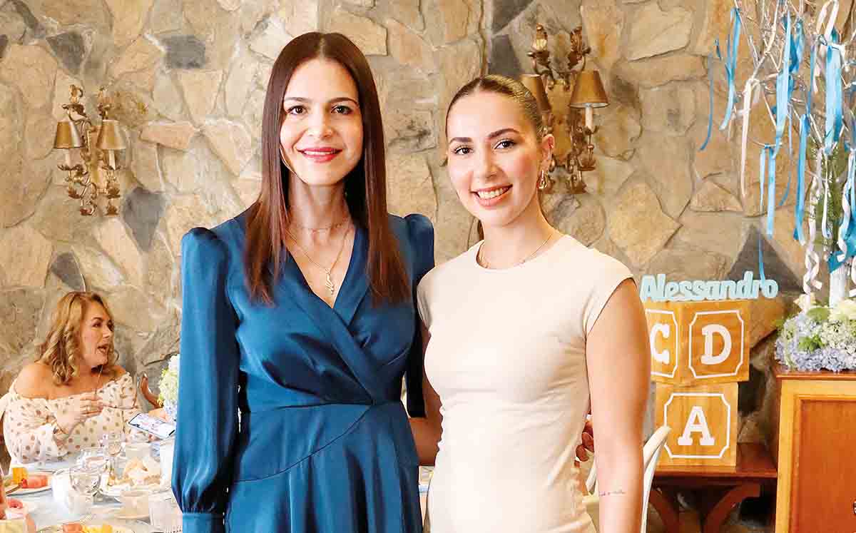 SILJA EDGAR Y DIVA ARGüELLES degustaron de un delicioso pastel de vainilla con dulce de leche a cargo de Vainilla Mía