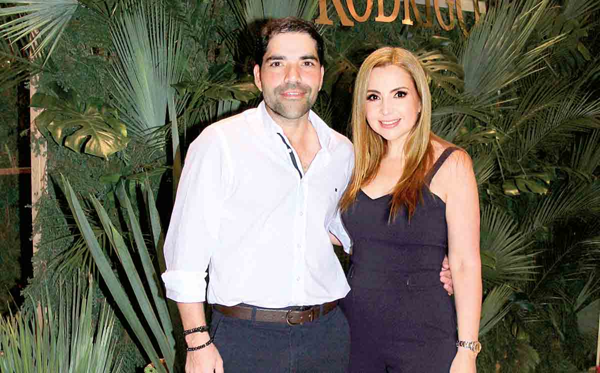 ANTOLIN SIERRA Y MIRIAM GOVELA nos regalaron sus mejores sonrisas