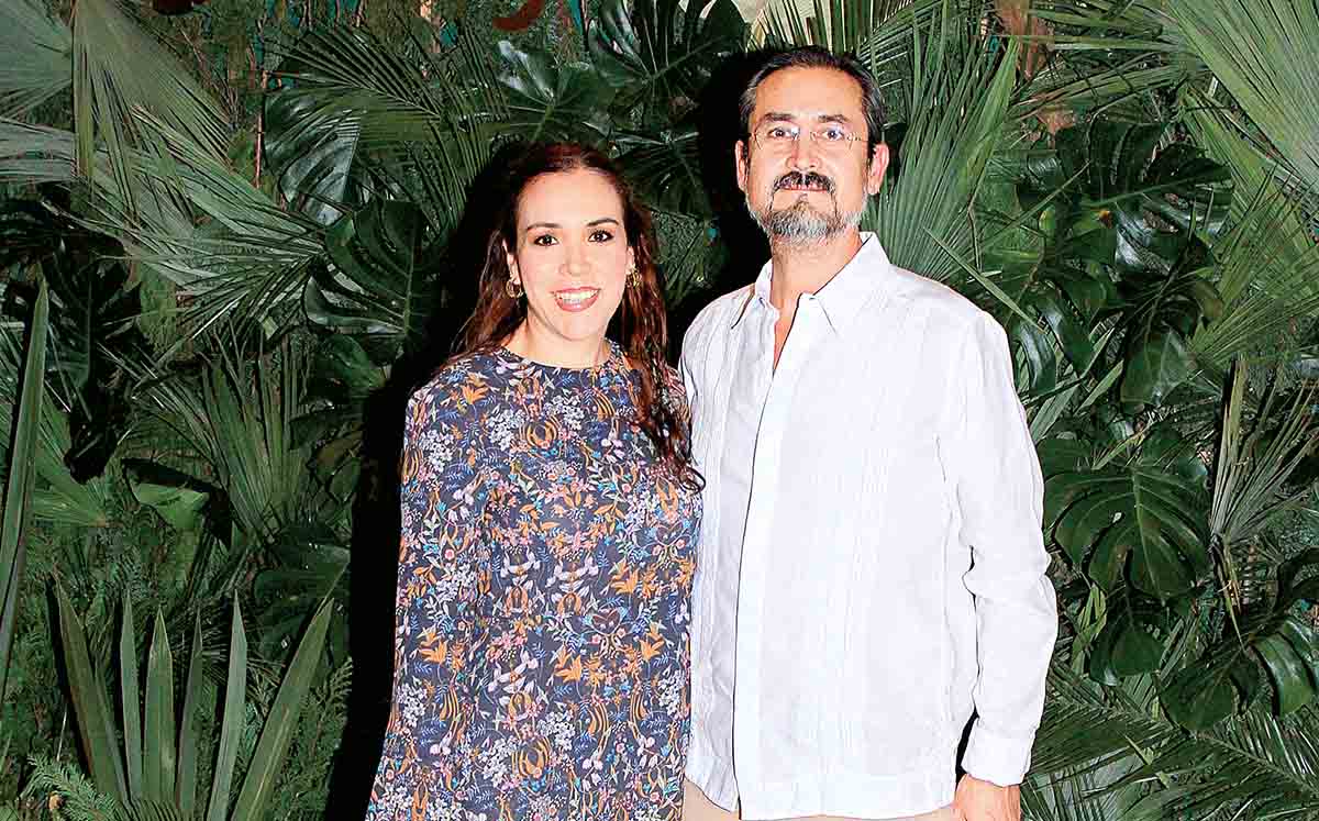 CARLA DE ORGANISTA Y GUSTAVO ORGANISTA asistentes se trasladaron al salón Las Cibeles en el Centro Deportivo Español