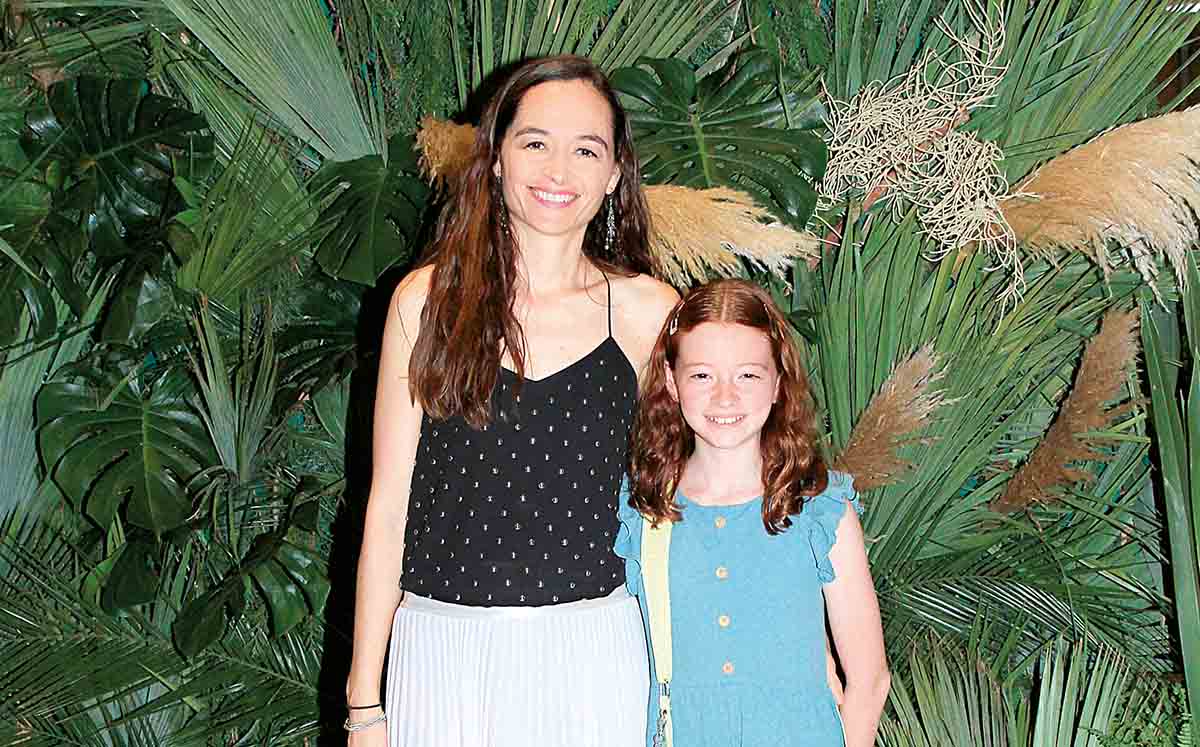 CAROLINA GARIBALDI Y ANA CAMILA MARTÍNEZ felices de festejar junto a Miranda, Santiago y Rodrigo  de su primera comunión