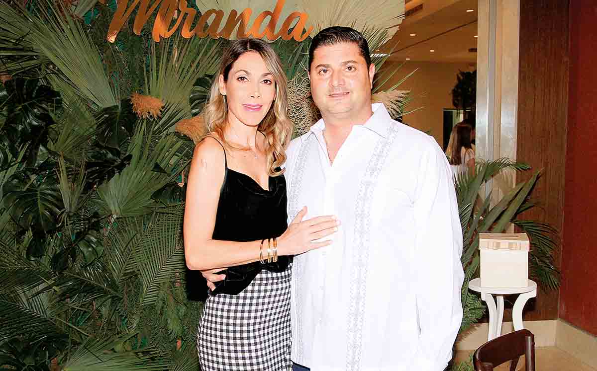 LILIAN ATALA Y EDUARDO NADER felices de celebrar junto a Miranda, Santiago y Rodrigo de su primera comunión