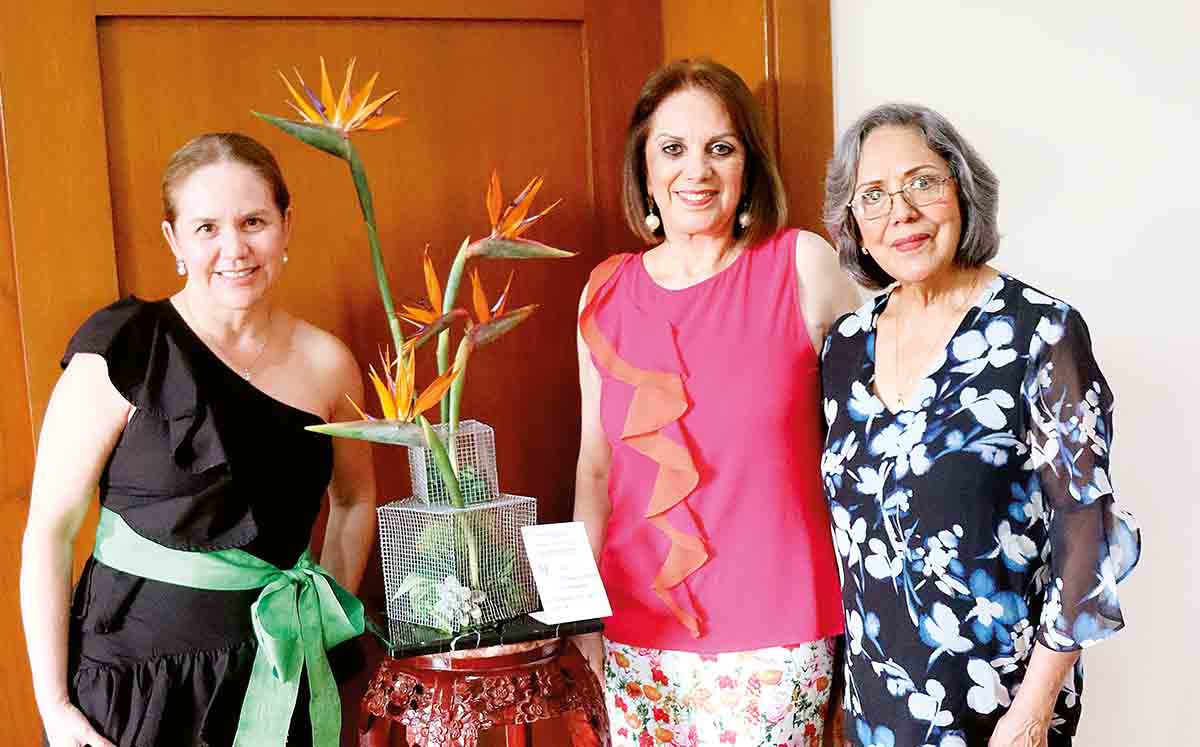 CARMENCHU HURTADO, JUANA DELGADO Y NATALIA VENTURA fueron las ganadoras con su diseño Pájaros en Libertad