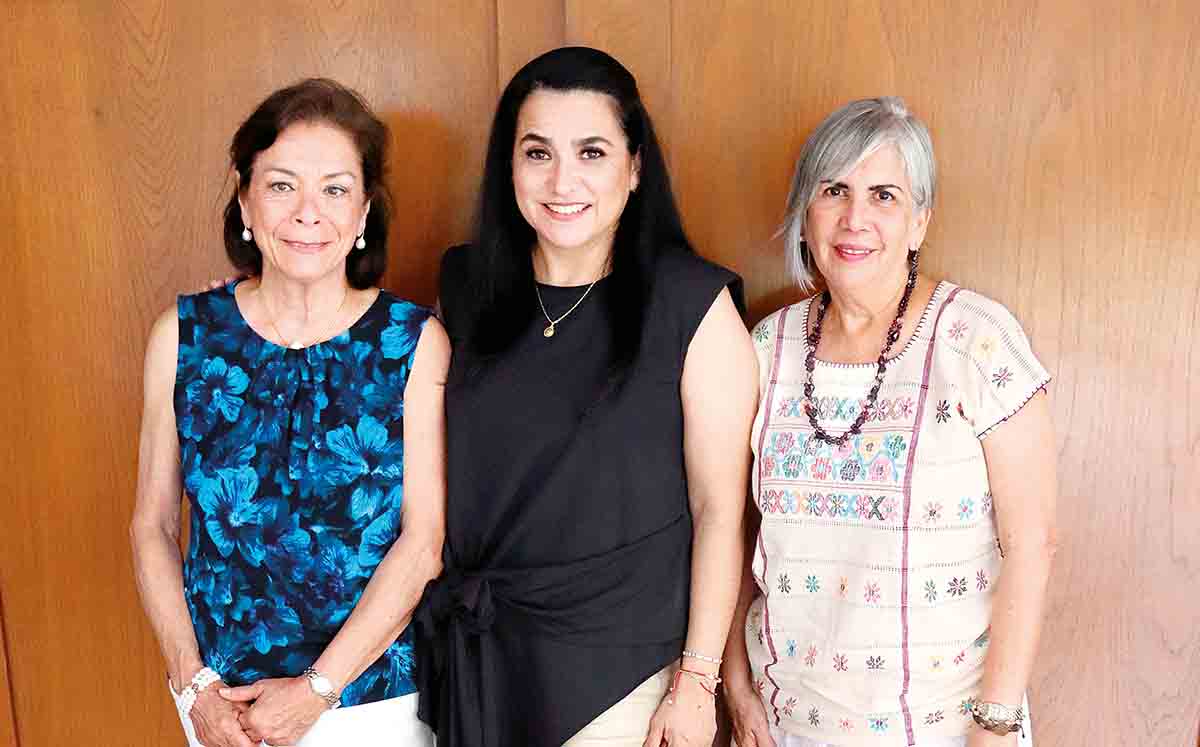LUCY BLANKENSHIP, ANA CRISTINA ÁLVAREZ Y MIREYA CÁRDENAS llegaron puntuales al aniversario