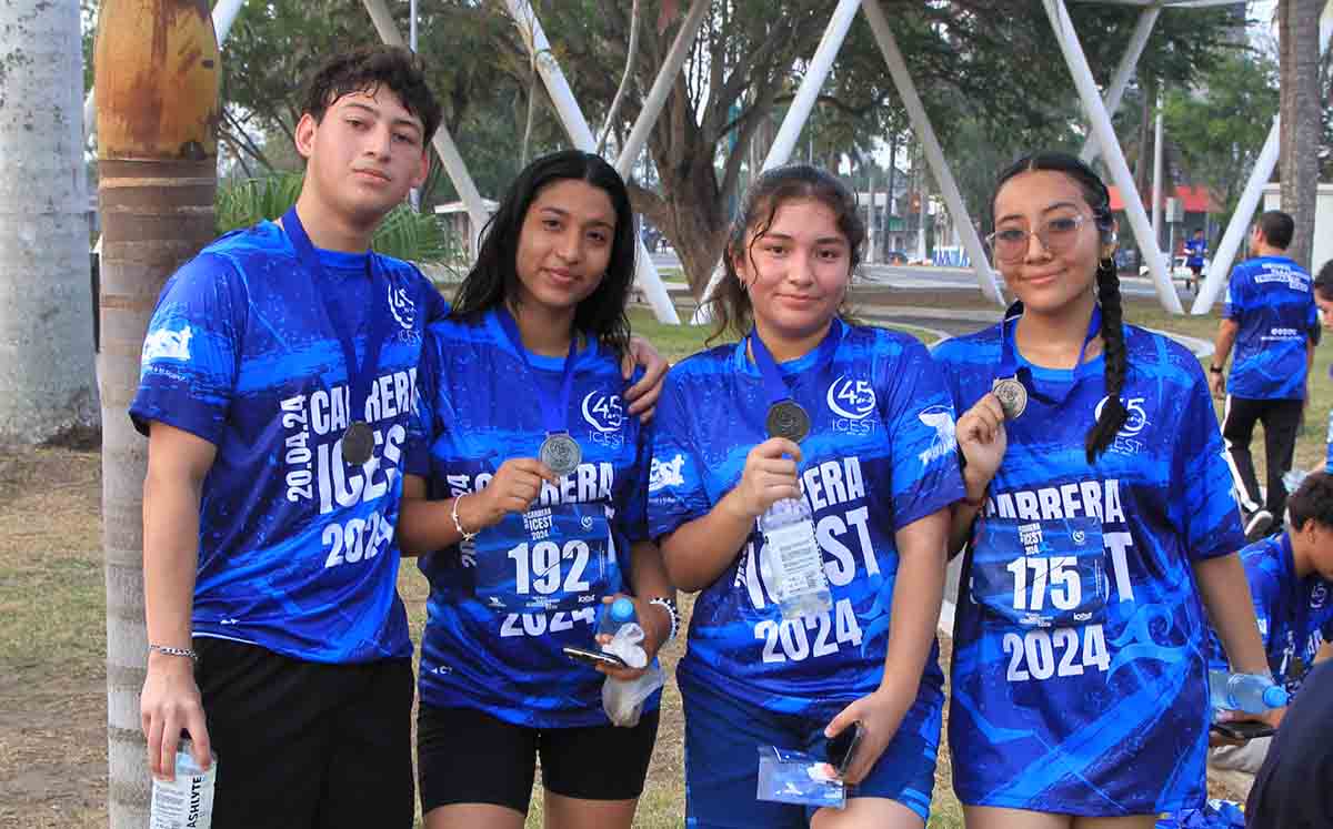JESÚS COTINA, KAREN GUERRA, ISIS HERNÁNDEZ Y CAROLINA NÚÑEZ llegaron puntuales a la carrera ICEST 2024