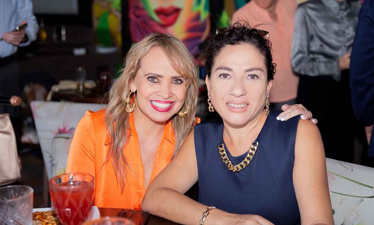 Aurora Muñoz y Alma Arana