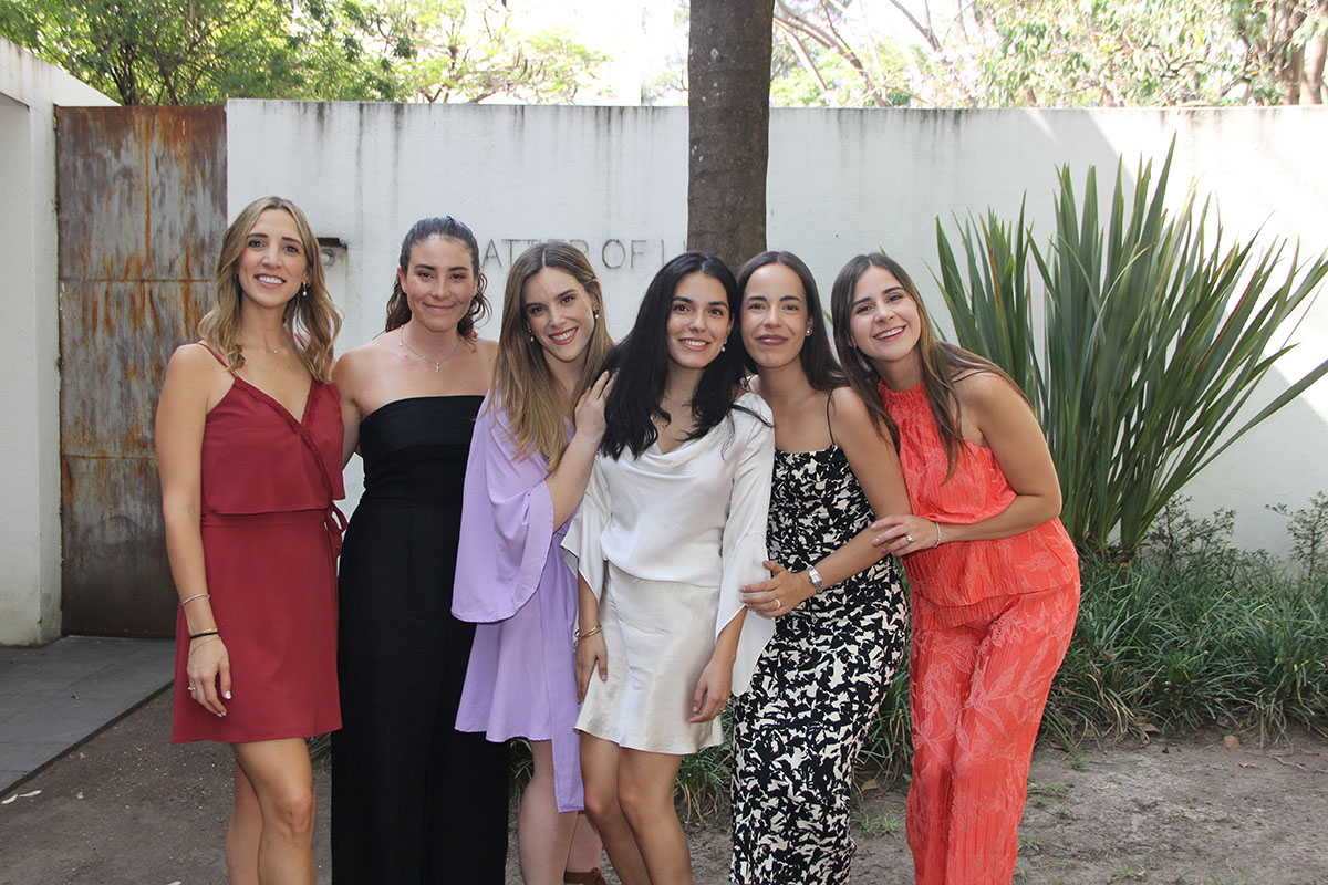 Arantza Barragán, Montse Oyarzábal, Natalia Garciarce, Andrea Flores Olea, Moni Plasencia y Marisol Cantarero.