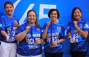 SANDRA ÁVILA rectora del Icest acompañada de autoridades académicas