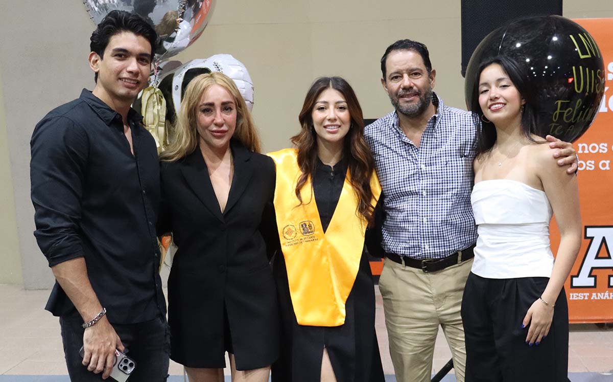 LUIS JAVIER CASTILLO, ANDREA ARROYO, HÉCTOR LOAIZA Y DANIELA LOAIZA llenaron de felicitaciones a PAMELA LOAIZA