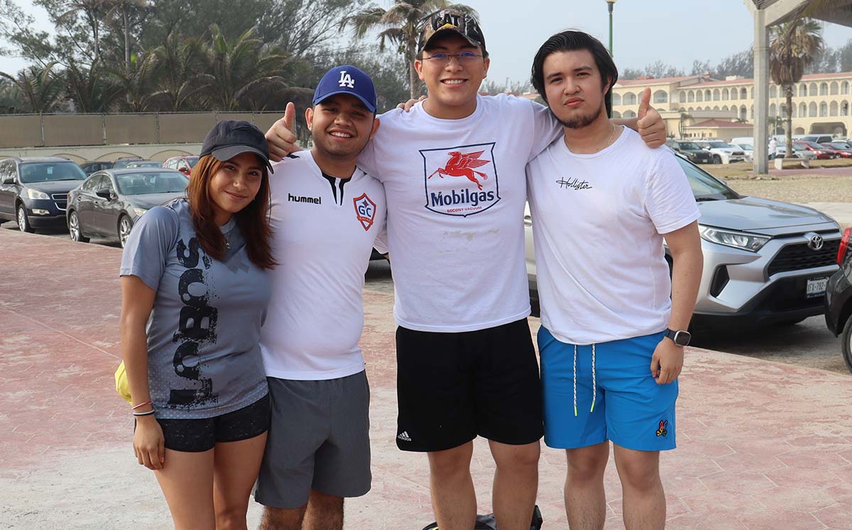 YATZIRI MAHUMY TORRES, MARCOS AZUARA, ÓSCAR DELGADO Y JORGE TORRES llegaron puntuales a playa Miramar para ayudar