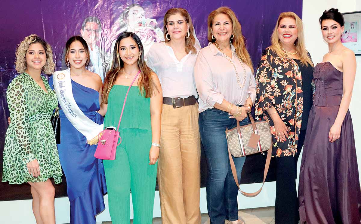 DENISSE PONCE, HILDA FERNANDA ROJAS, ALEJANDRA VENEGAS, RAQUEL PACHECO, PILAR CORTEZ, LILINA GOMEZ junto a CARMEN GOETT