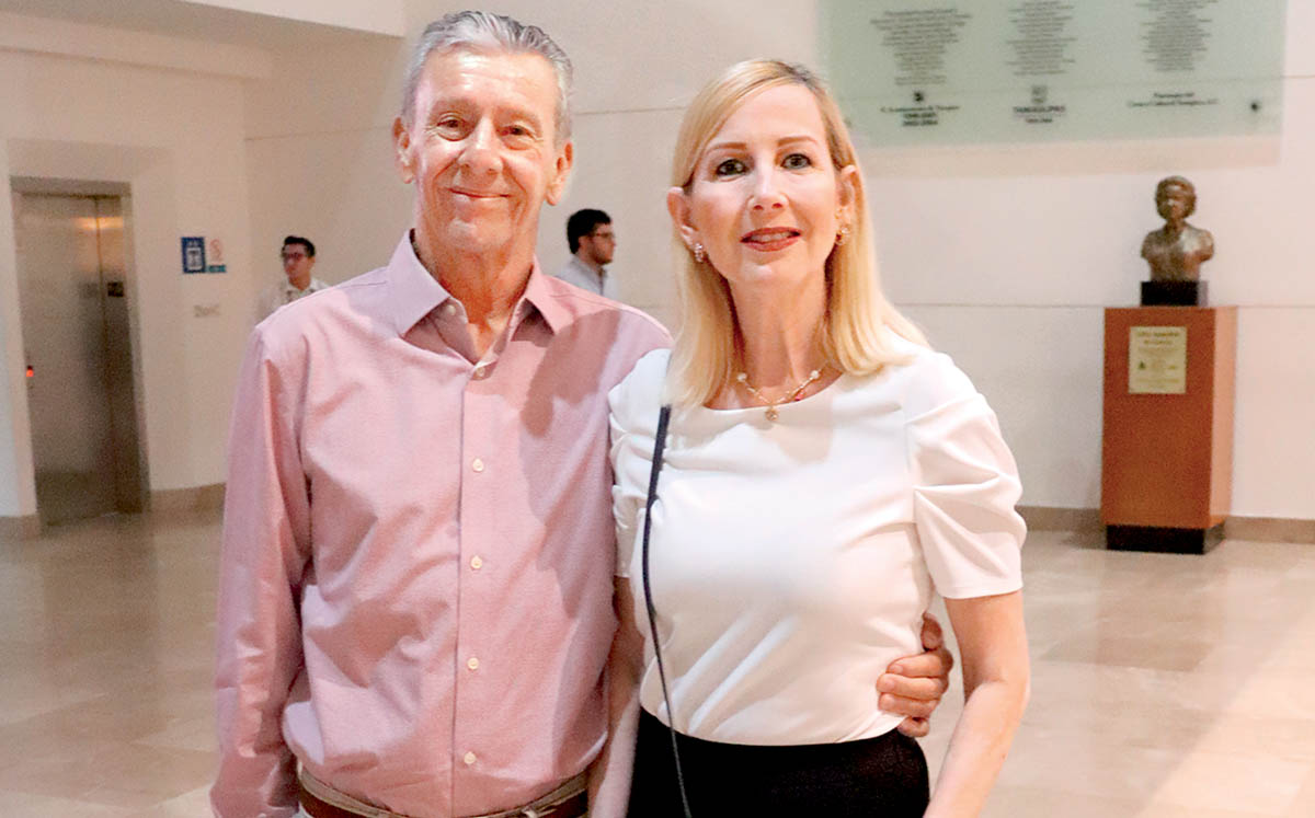 RICARDO FLORES Y ANA LAURA DELSOL disfrutaron de la participación de Carmen Goett, Sepia Brown y Héctor Infanzón