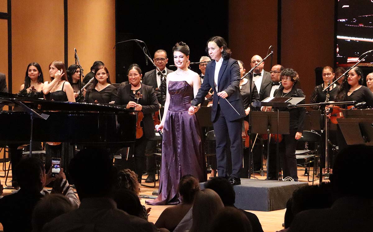 CARMEN GOETT cantó junto a la Orquesta Sinfónica de la Universidad Autónoma de Tamaulipas dirigida por la directora Inés Rodríguez