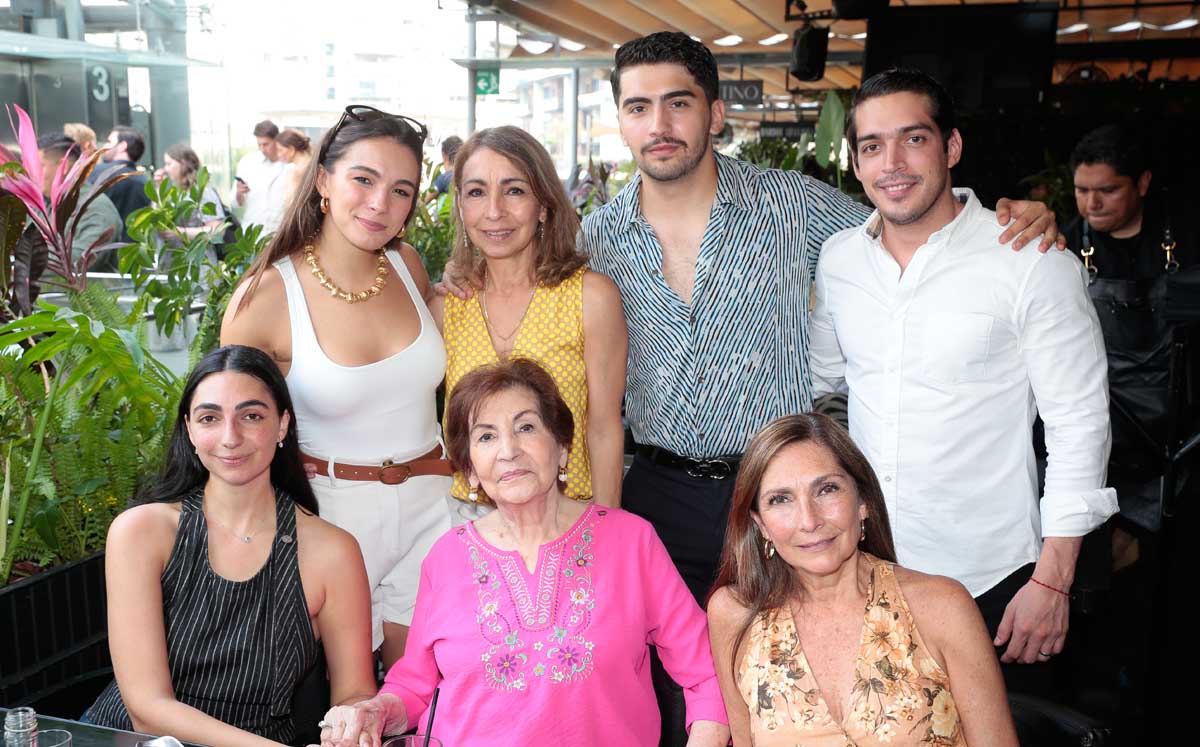 Camila Saracho, Carmen García, Luis Saracho, Mauricio Canles, Renata Kalife, Luly Villarreal y Sylvia Villarreal