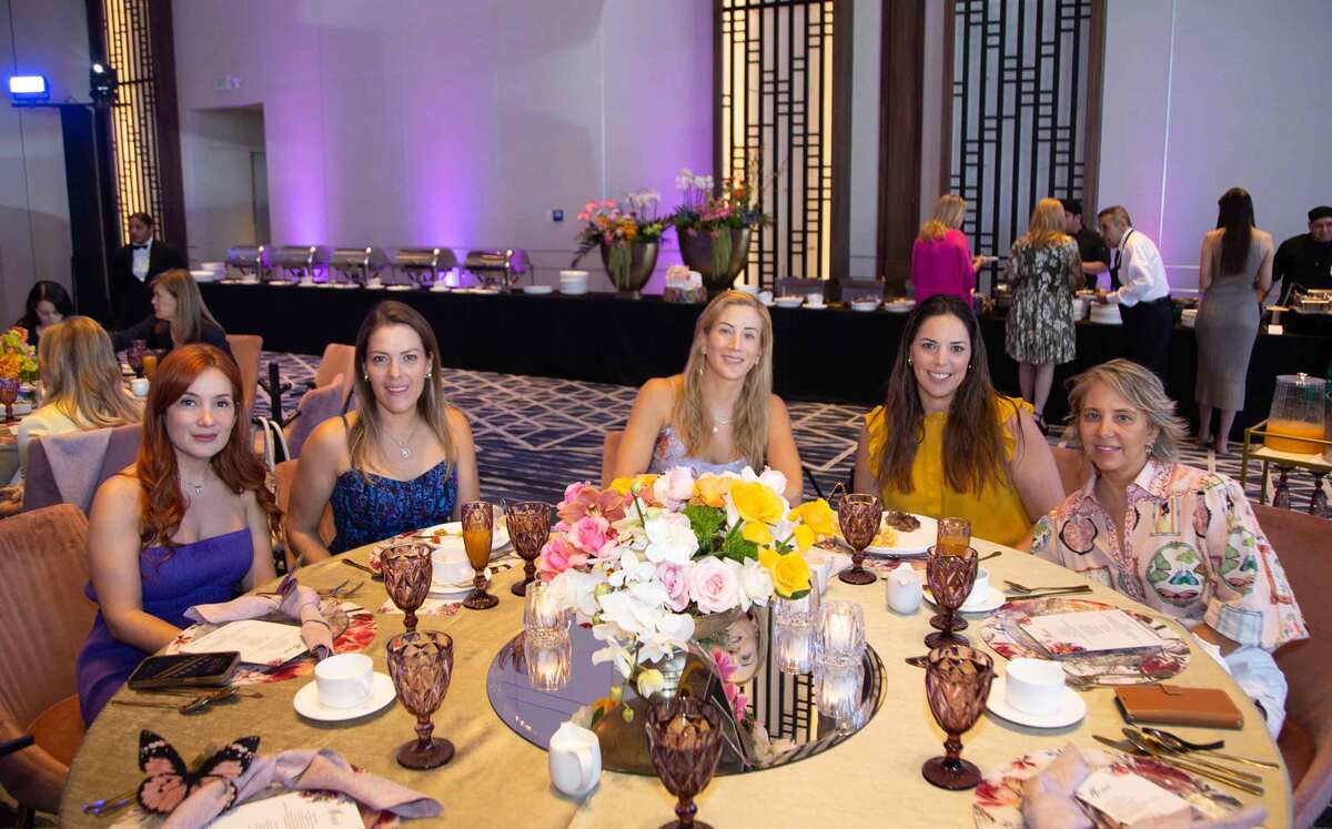 Daniela Martínez, Martha Celia Villarreal, María Garza, Daniela Treviño y Rebeca Garza Buerón
