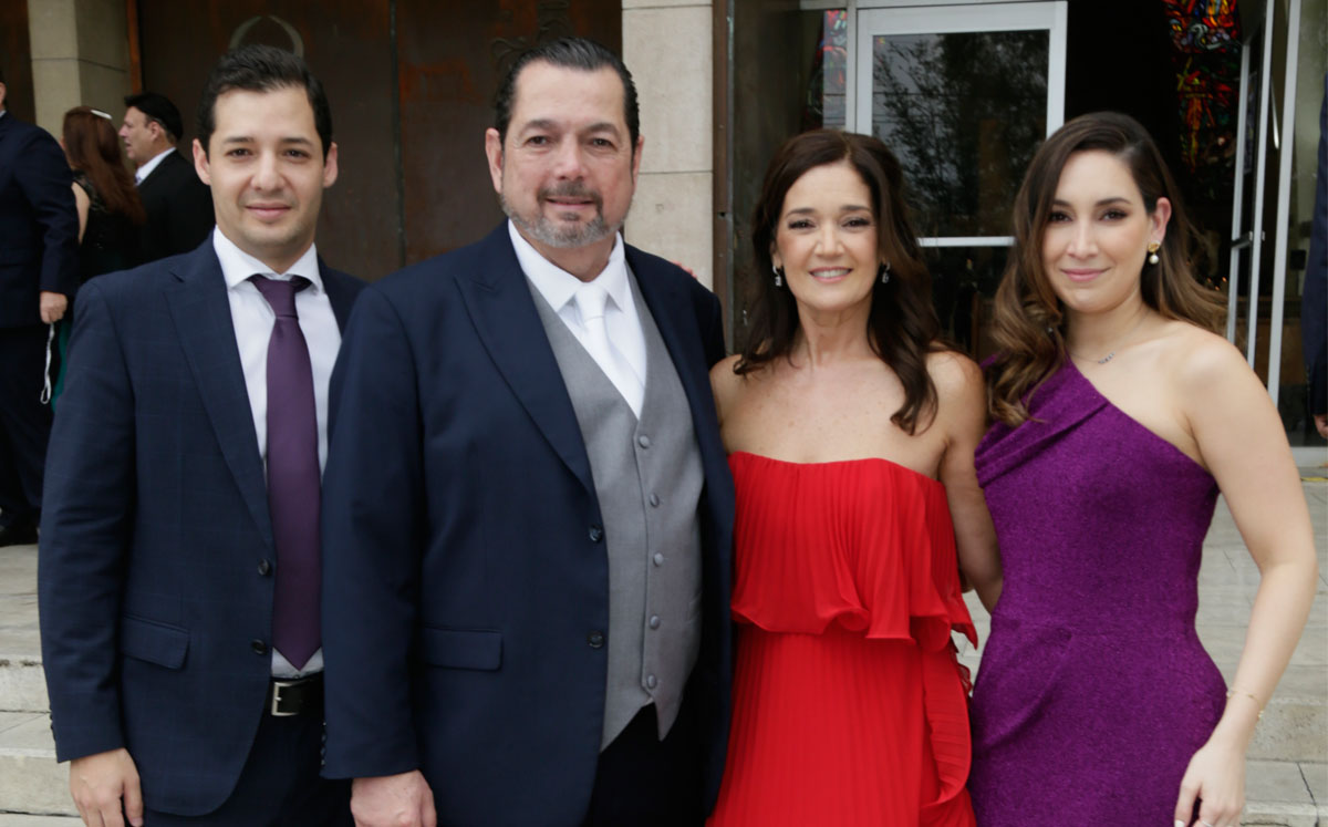 Gabriel Flores, Miguel Guerra, Olga Cavazos  de Guerra y Daniela Guerra