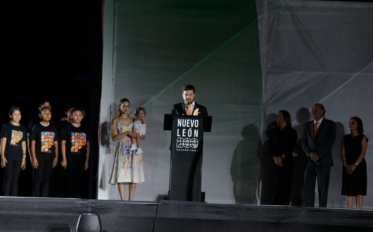 El gobernador Samuel García presidió la ceremonia cívica del 200 Aniversario de Nuevo León / Foto: Daniel Saldívar