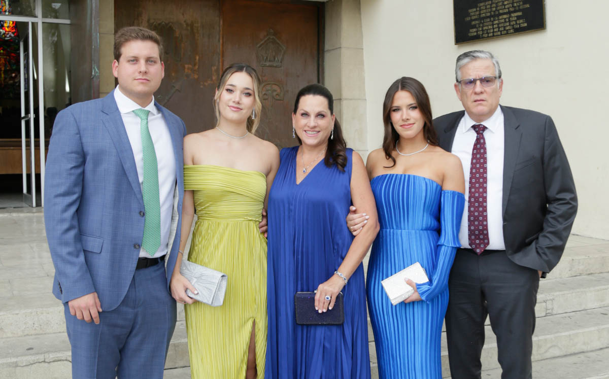 Juan Carlos Calderón, Olga Hernández, Brenda de Calderón, Florencia Calderón y Juan Carlos Calderón