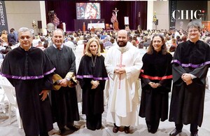 HÉCTOR MELÉNDEZ, EDUARDO SAINOS, GLORIA SEPTIÉN, CARLOS MORENO, ADRIANA MENÉNDEZ, BASILIO KOT estuvieron presentes durante la ceremonia de graduación