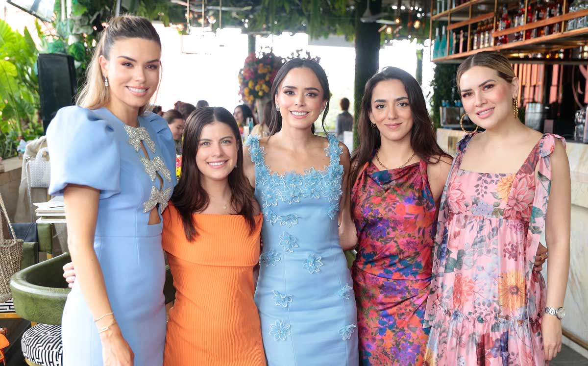Paola Ruiz, Valeria Serna, Lore Gámez, Megan Dalmau y Ale Maltos