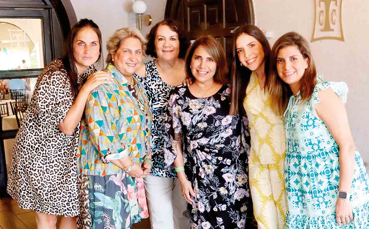IVONNE FERES MOSES, IVONE MOSES SAID, LAURA LLAMAS, TIRA PÉREZ GALLARDO, PAULINA MANAUTOU Y TANNIA MANAUTOU felices de festejar el Día de las Madres