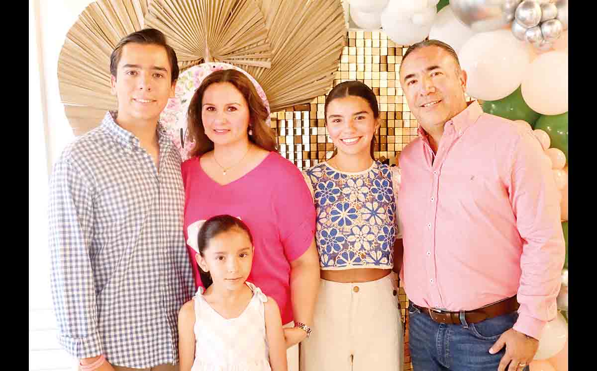 ALBERTO ALTAMIRANO, ADRIANA ZUÑIGA DE ALTAMIRANO, ANA REGINA ALTAMIRANO, JESÚS ALTAMIRANO Y CARO ALTAMIRANO disfrutaron del Día de las Madres