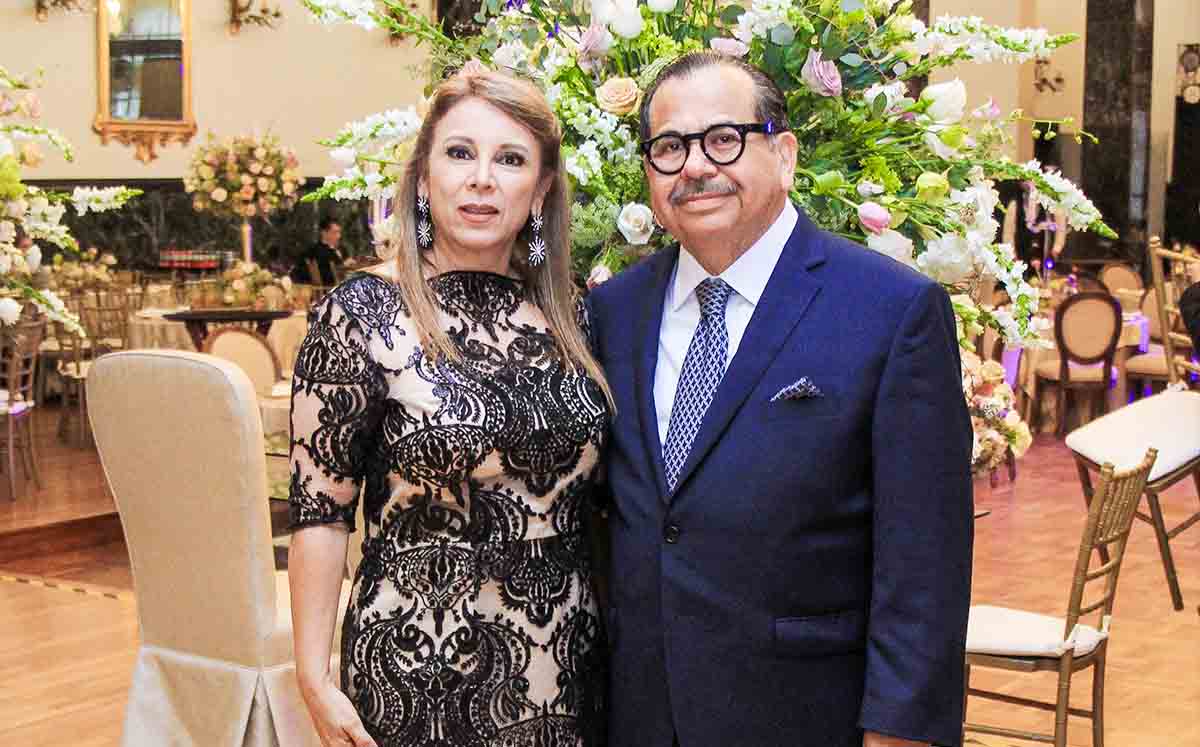 OLGA VALLADARES y LUIS PATRICIO GONZÁLEZ disfrutaron de la música del consorcio Estilo Latino