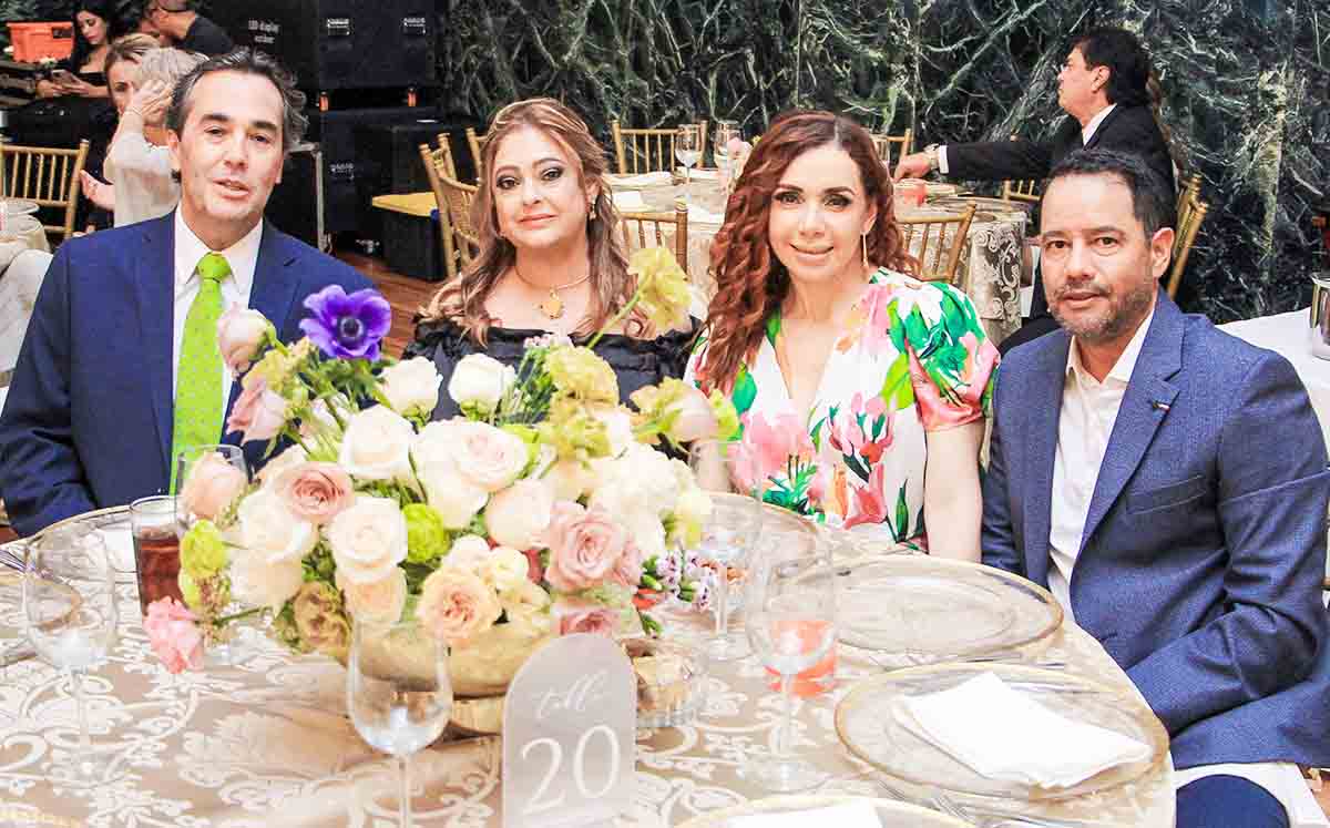 Asistentes del evento llegaron con sus mejores outfits al festejo